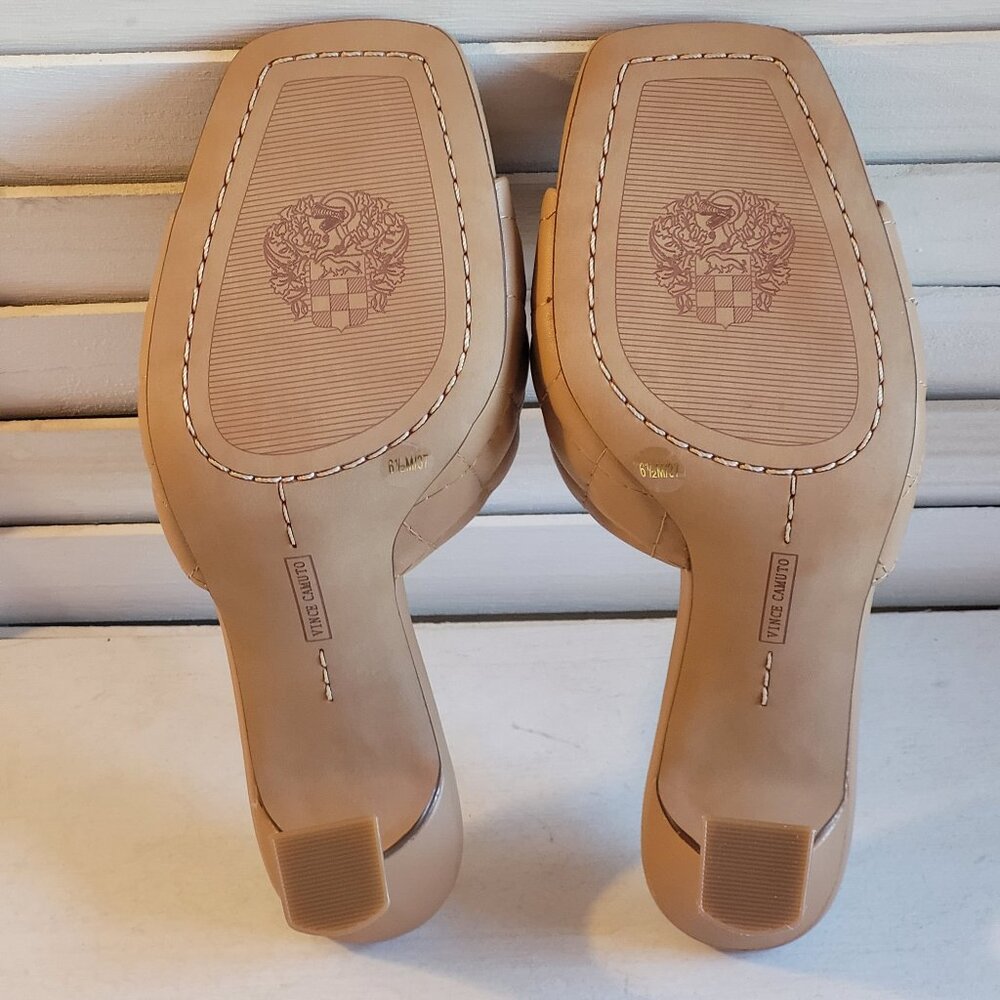 $59 NWT (6.5 & 9) Vince Camuto Diamond Quilted Leather Mule - Picture 5 of 7